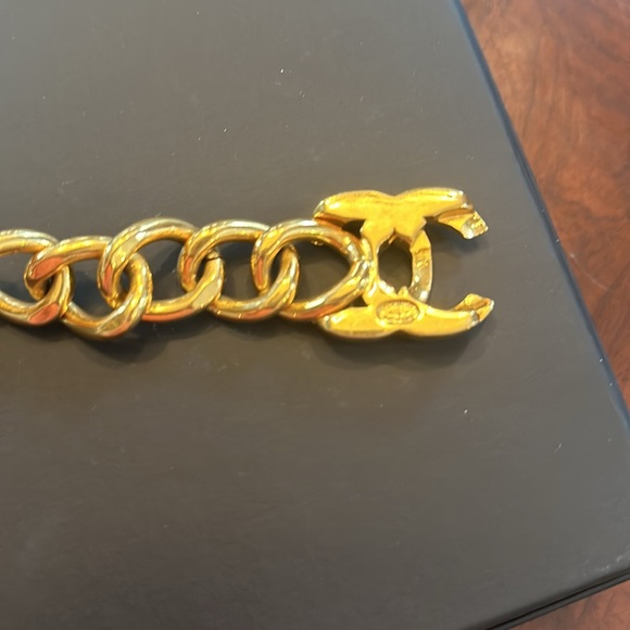 Vintage Chanel turn lock bracelet - Picture 4 of 14